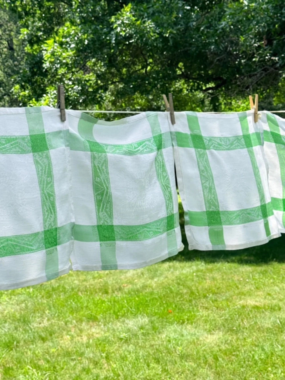 12 Vintage 1940s Damask Napkins Green and White Linen 17 X 15 in A Dozen